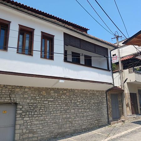 Bujtina Valgent Bed and Breakfast Berat Buitenkant foto
