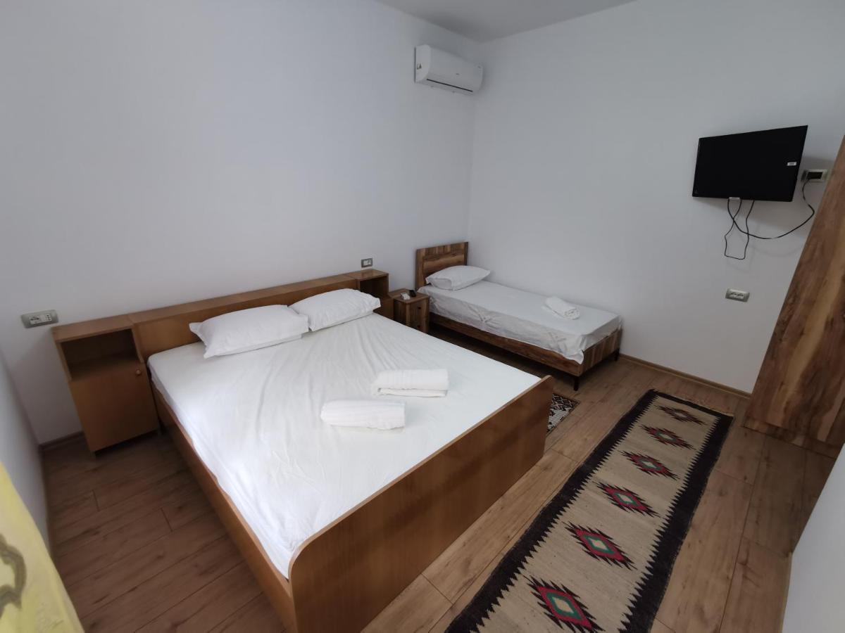Bujtina Valgent Bed and Breakfast Berat Buitenkant foto