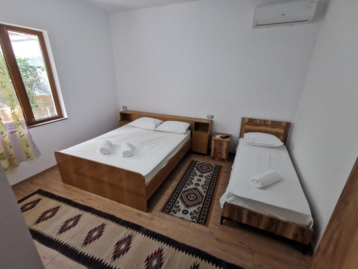 Bujtina Valgent Bed and Breakfast Berat Buitenkant foto