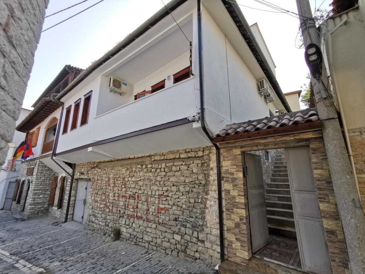 Bujtina Valgent Bed and Breakfast Berat Buitenkant foto