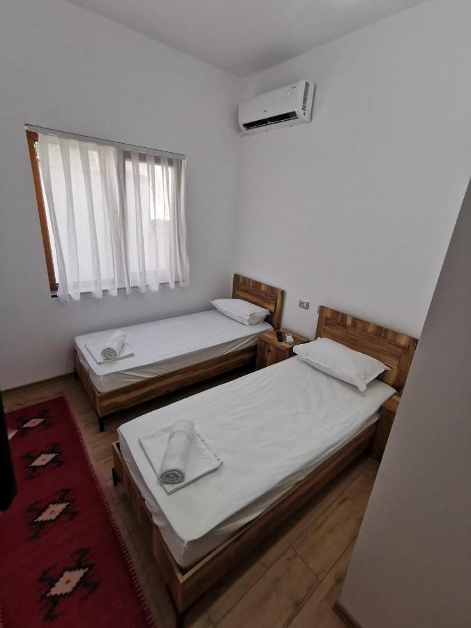 Bujtina Valgent Bed and Breakfast Berat Buitenkant foto