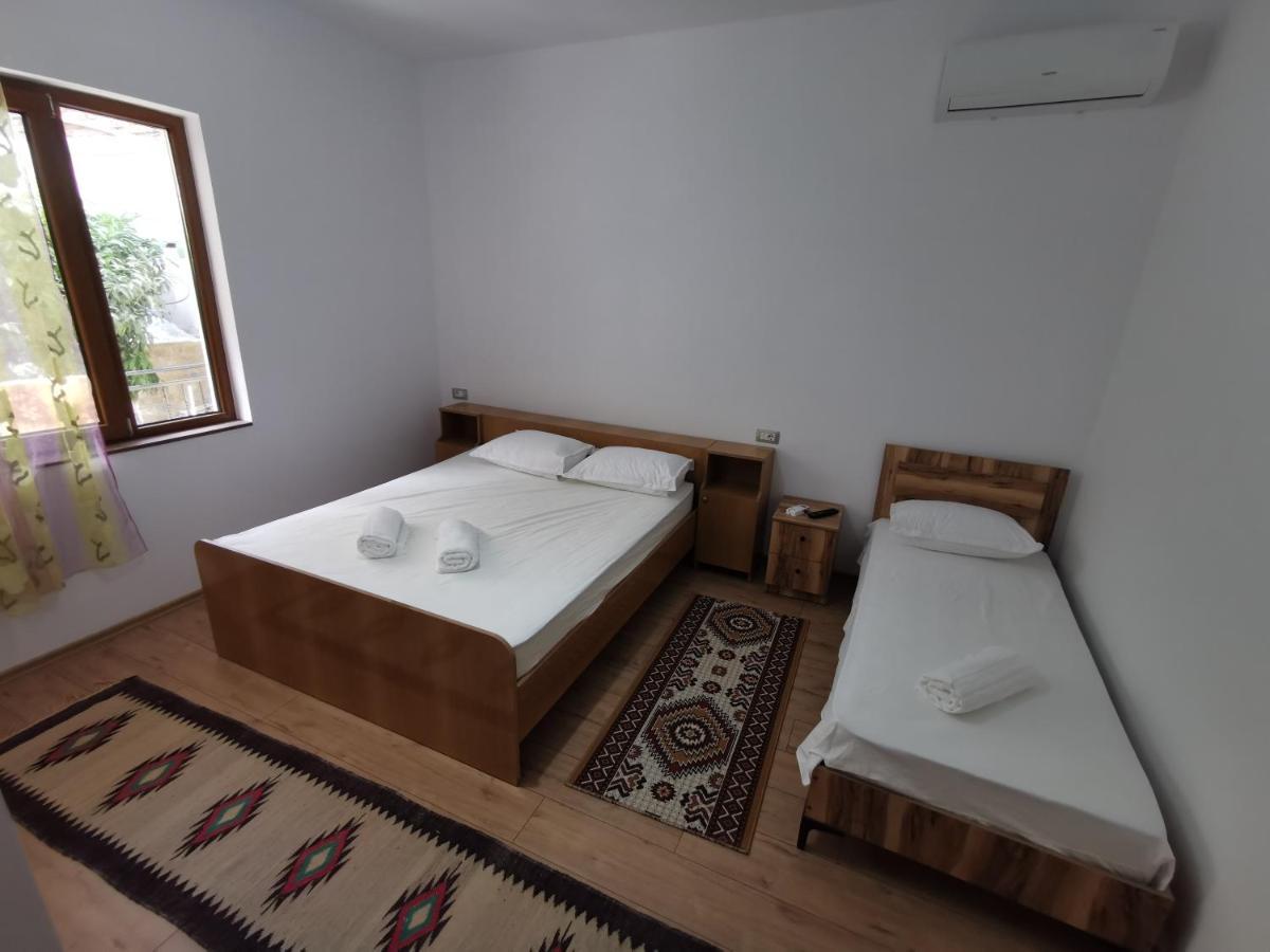 Bujtina Valgent Bed and Breakfast Berat Buitenkant foto