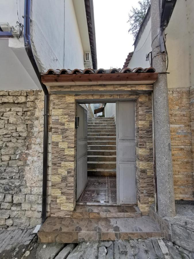 Bujtina Valgent Bed and Breakfast Berat Buitenkant foto