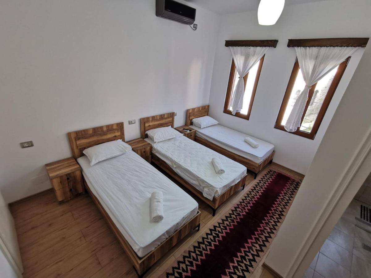 Bujtina Valgent Bed and Breakfast Berat Buitenkant foto
